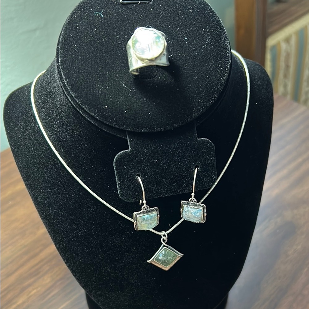 Elegant Silver Jewelry Set with Roman Glass
